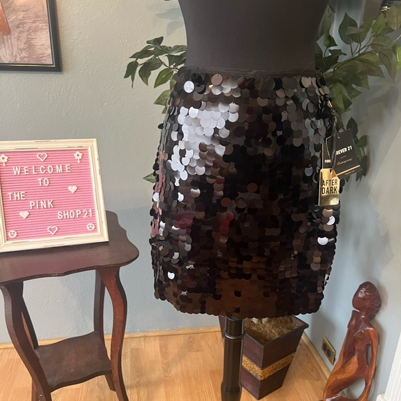 Forever 21 Dresses & Skirts - 💚💛 NWT!! Forever 21 Contemporary After Dark Collection Skirt